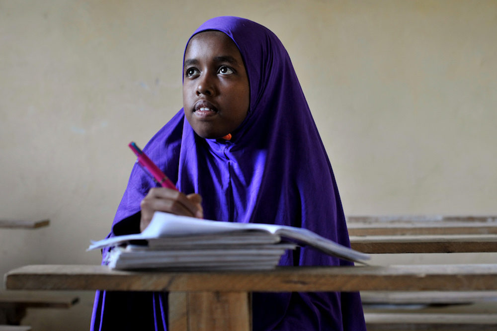 Somalian students volunteer to teach children whose families fled ...